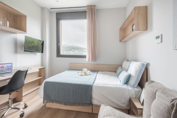 Mobiliario personalizado en Residencia Bilbao, Alpha Contract