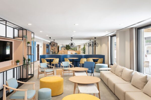 Mobiliario contract para Nodis Apartamentos Hotel Pozuelo, Alpha Contract